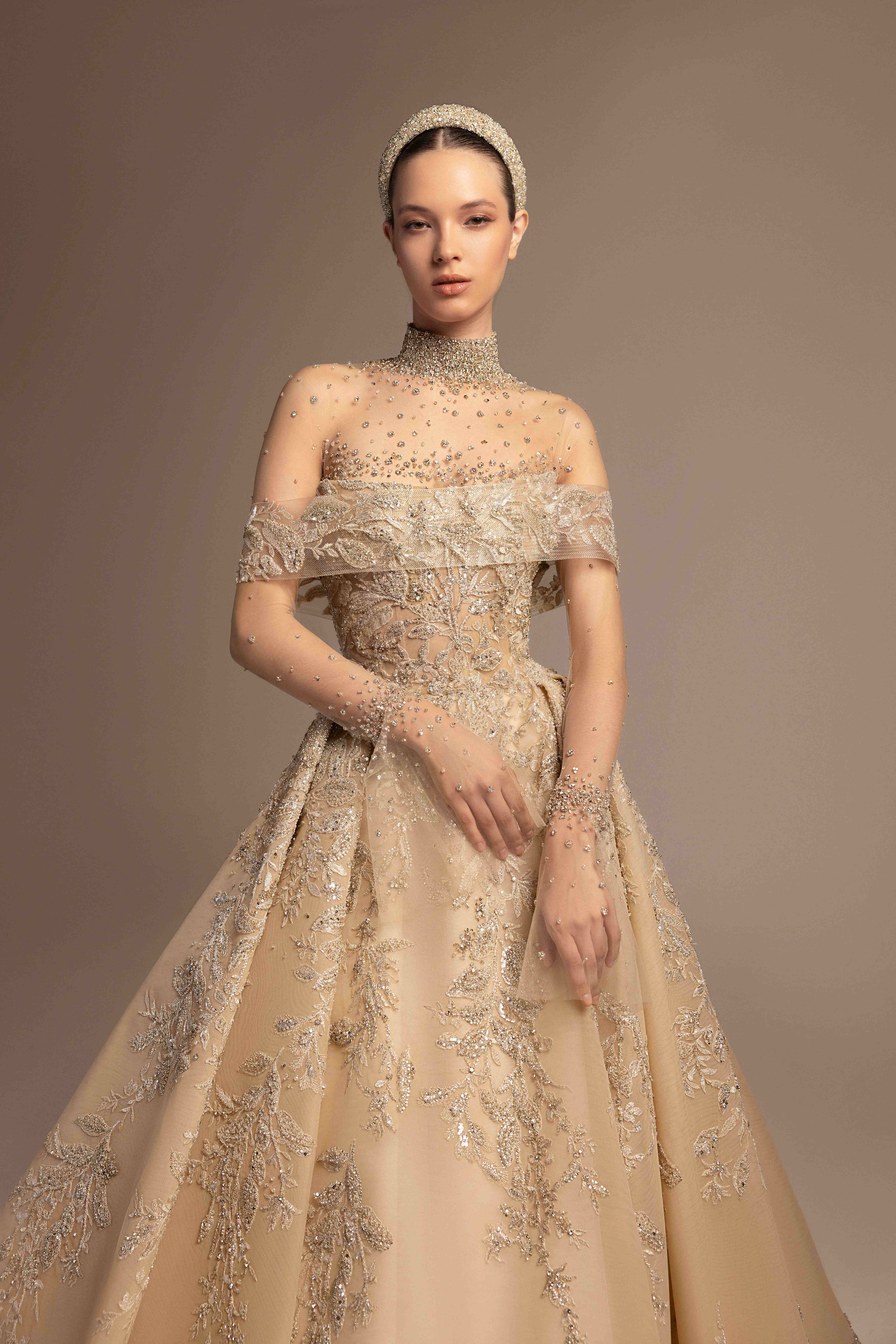 TONY-WARD-LA-MARIEE-FALL-2025-CLOSE-UP-13-LUNE DE MIEL